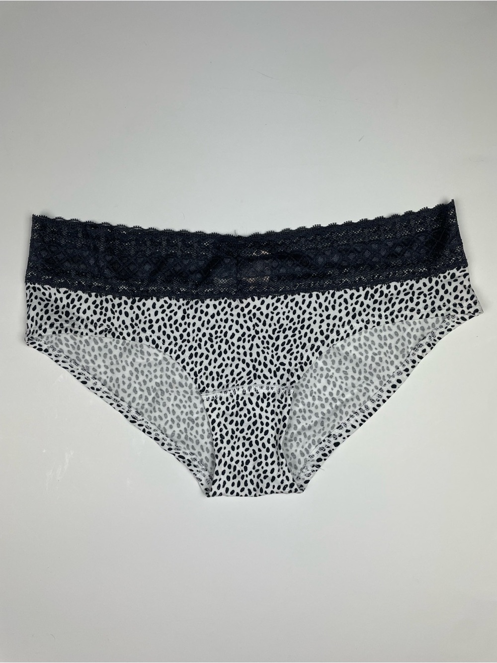 VINTAGE 2010 Victoria’s Secret Leopard Lace Hiphugger Panties NWT Size M